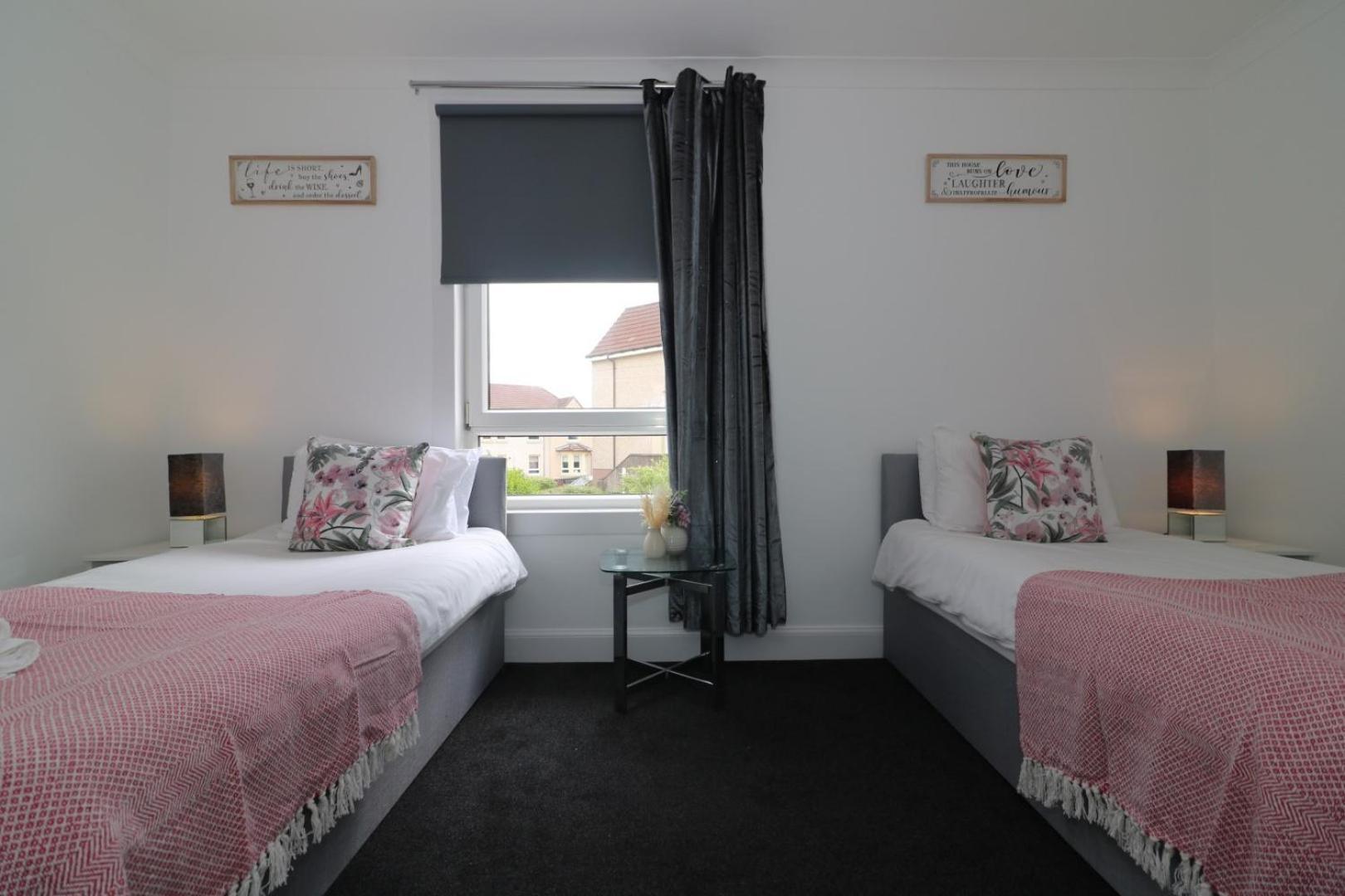 Signature - Gartlea House Apartman Airdrie Kültér fotó