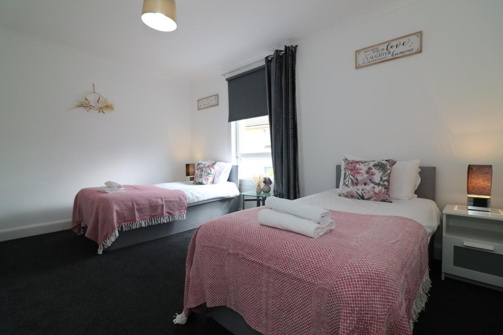 Signature - Gartlea House Apartman Airdrie Kültér fotó